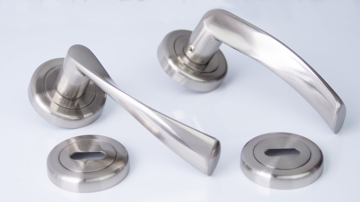 SONNATO ONDA SATIN CHROME LEVER ON ROSE HANDLES