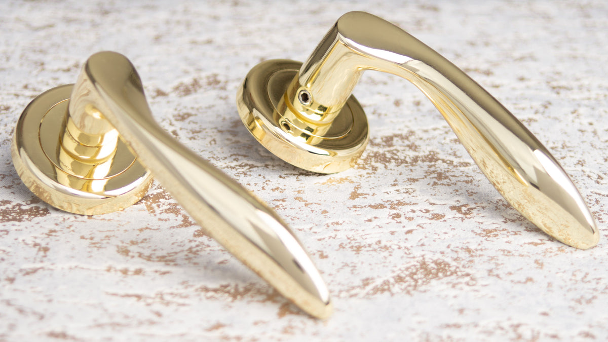 SONNATO PIETA BRASS LEVER ON ROSE HANDLES