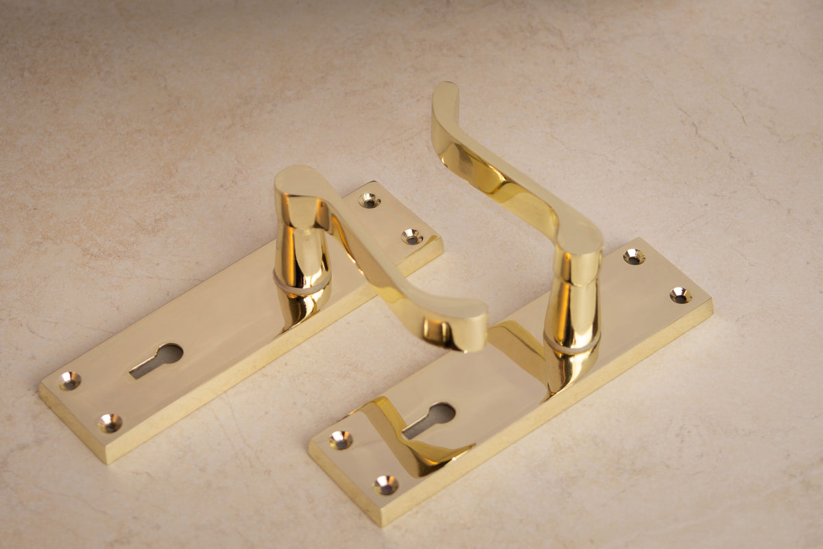 SONNATO PORTO BRASS LEVER ON PLATE HANDLES