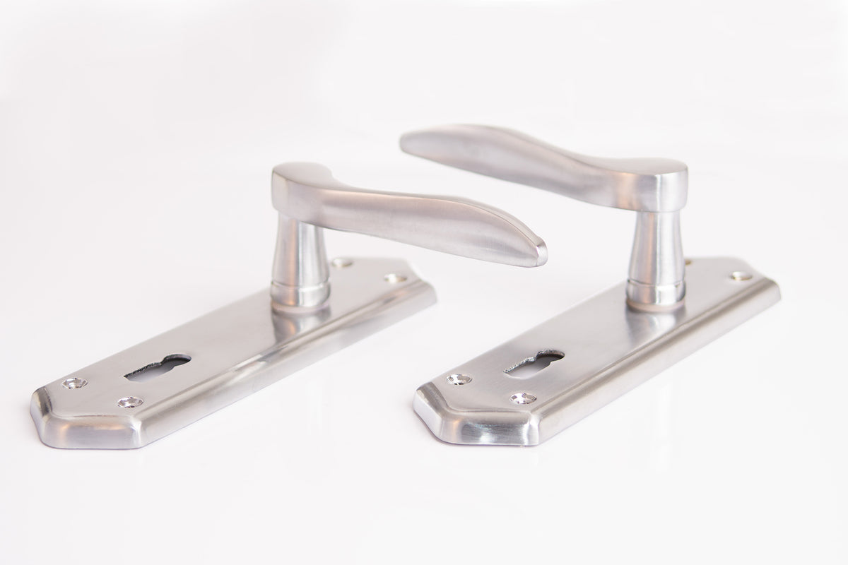 SONNATO TORINO SATIN CHROME LEVER ON PLATE HANDLES